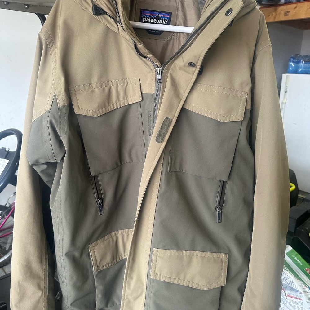Patagonia Men's Thunder Cloud- Tan and Alpine Green